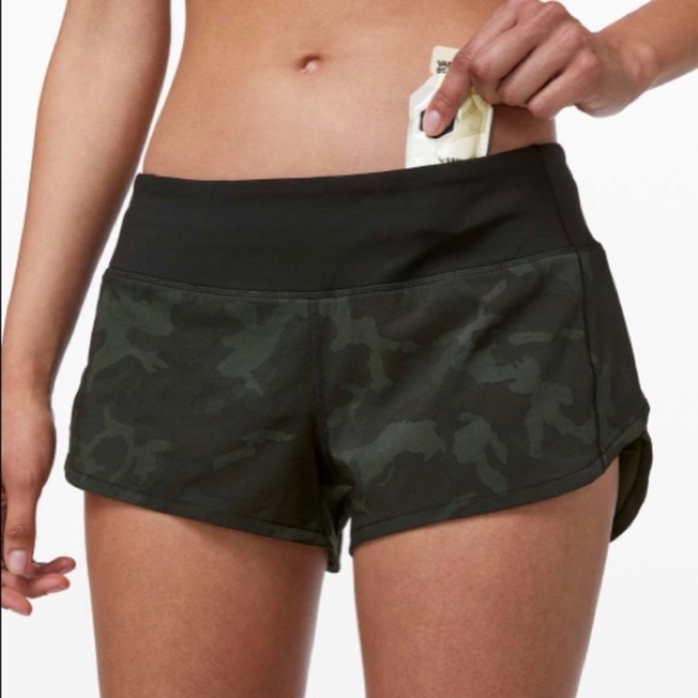 Lululemon atlhletica speed up mid rise camo  short sz 2 euc
